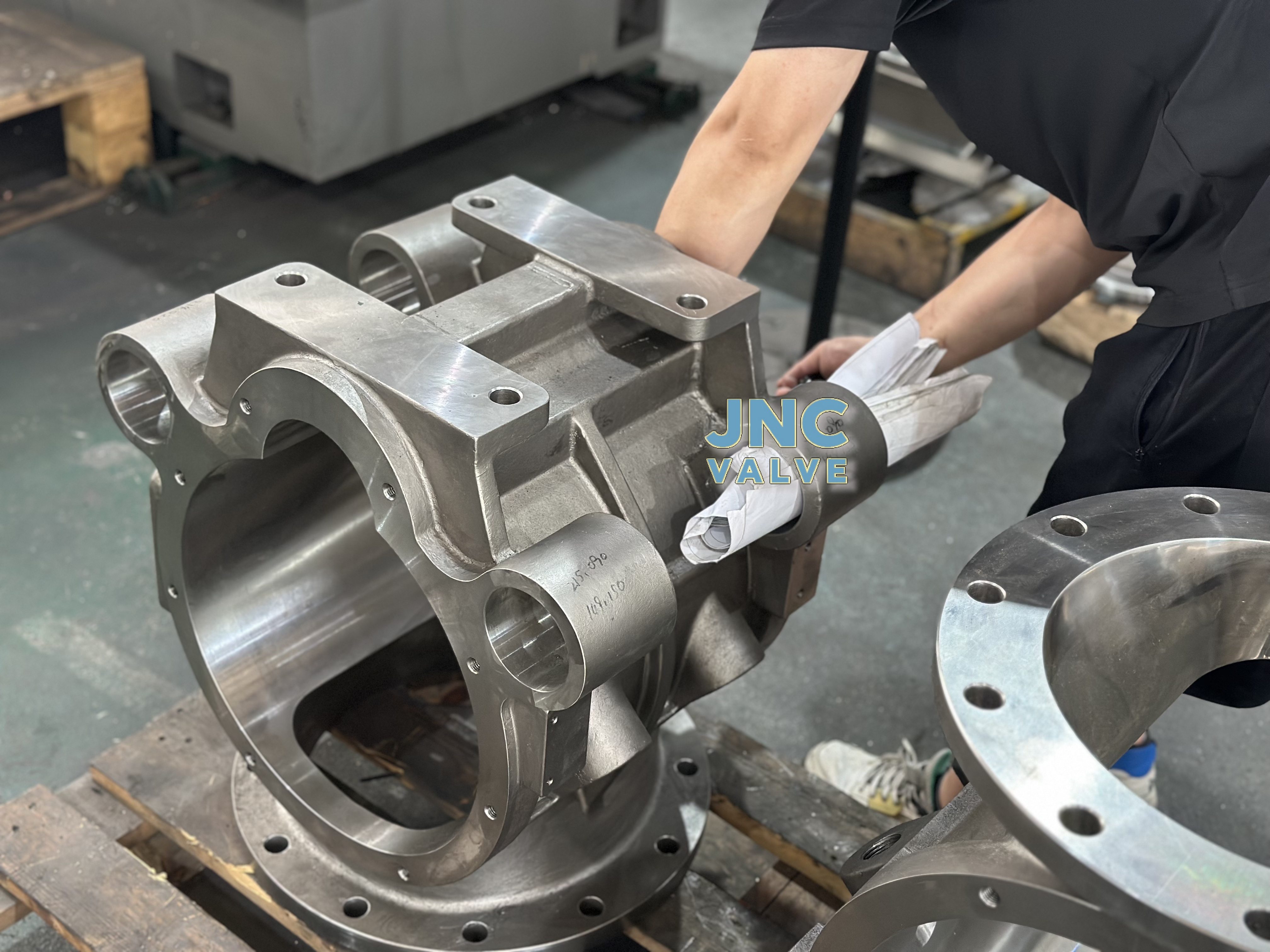 How can your rotary airlocks prevent contamination in pet food conveying?