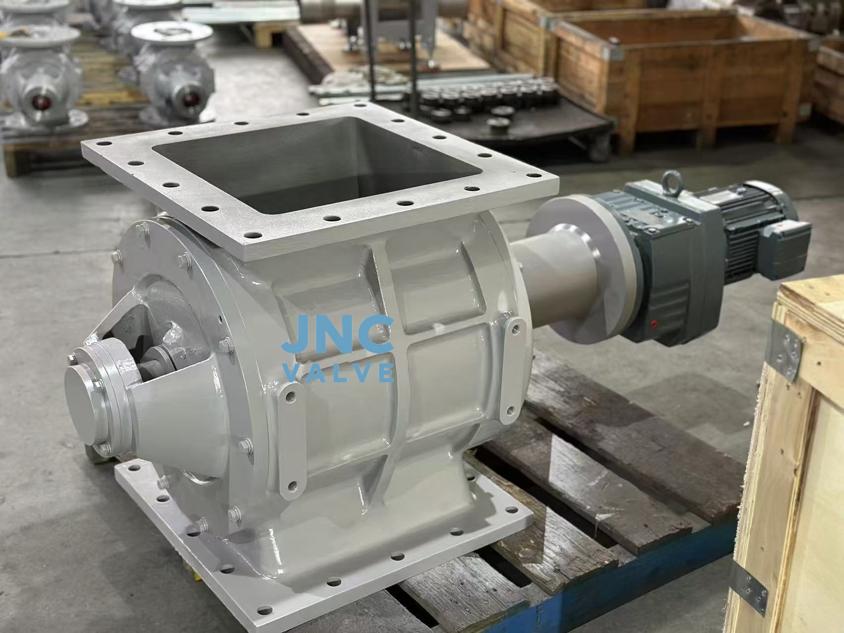 How effective is a rotary valve in reducing dust leakage when handling dusty materials like cement or sand?